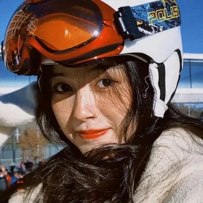 四个孩子走进银行